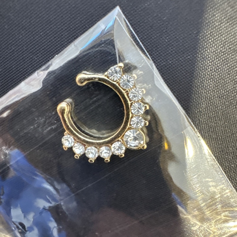 NWT Stunning Gold  Colored Rhinestone Septum Ring